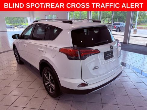 Used 2018 Toyota RAV4 XLE FWD image 5