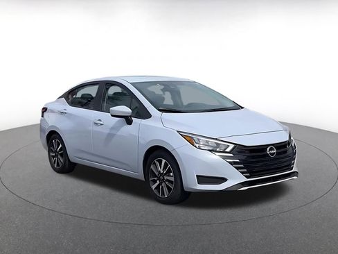 Used 2025 Nissan Versa SV FWD image 3