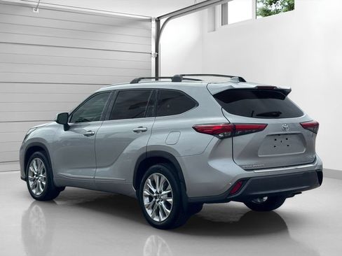 Used 2023 Toyota Highlander Limited AWD/4WD image 6