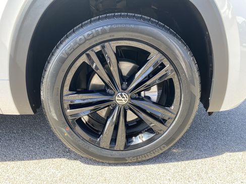 Certified 2023 Volkswagen Atlas SEL R-Line AWD/4WD image 11