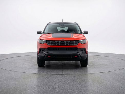 Used 2025 Jeep Compass Trailhawk AWD/4WD image 2