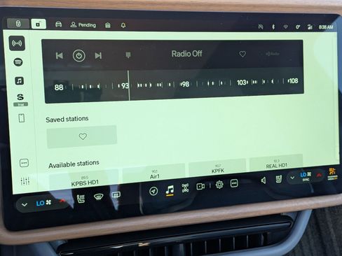 Used 2026 Rivian R1T Premium image 23