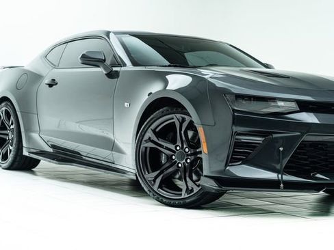 Used 2017 Chevrolet Camaro SS RWD image 3