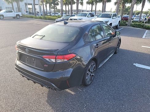 Used 2021 Toyota Corolla SE image 3