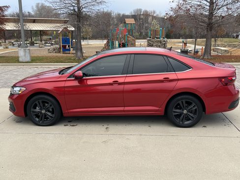 Certified 2022 Volkswagen Jetta SE image 7