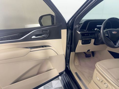Used 2023 Cadillac Escalade ESV Premium Luxury image 5