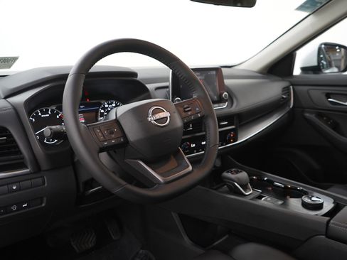 Certified 2025 Nissan Rogue SV w/ SV Premium Package AWD/4WD image 25