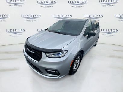 Used 2024 Chrysler Pacifica Limited