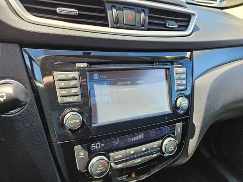 Used 2015 Nissan Rogue SV w/ SV Premium Package AWD/4WD image 22