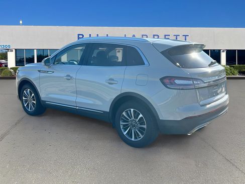 Used 2023 Lincoln Nautilus FWD w/ Premium Package image 5