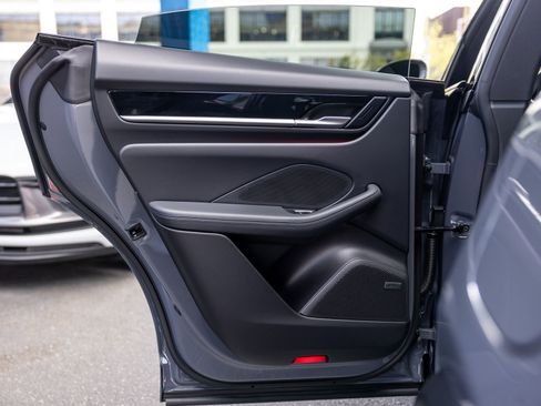 Certified 2025 Porsche Macan Electric RWD image 42