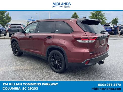 Used 2019 Toyota Highlander SE w/ Nightshade Edition AWD/4WD image 4