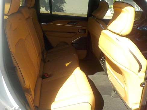 Used 2026 Jeep Grand Cherokee Summit w/ Adv Protech Group IV AWD/4WD image 15