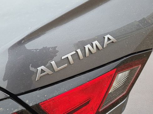 Used 2025 Nissan Altima 2.5 SV FWD image 11