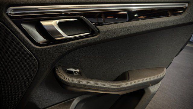 Used 2023 Porsche Macan S AWD/4WD image 21