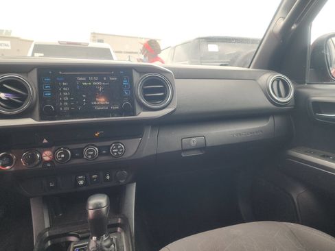 Used 2019 Toyota Tacoma TRD Sport AWD/4WD image 12