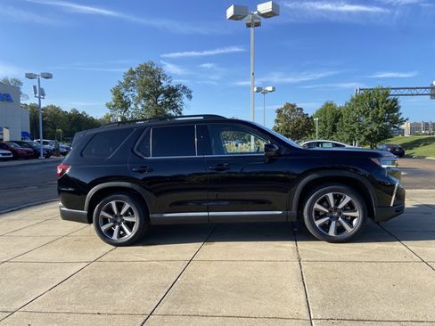 Used 2025 Honda Pilot Touring image 13