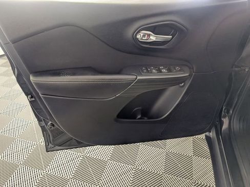 Used 2016 Jeep Cherokee Latitude w/ Comfort & Sound Group image 10