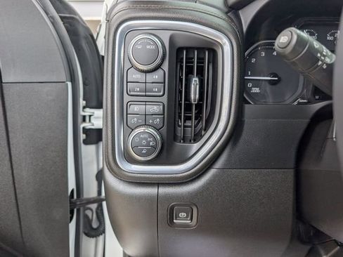 Used 2022 GMC Sierra 2500 AT4 w/ AT4 Preferred Package AWD/4WD image 11