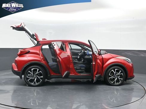 Used 2022 Toyota C-HR XLE image 27