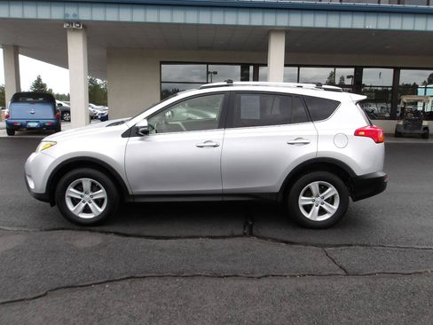 Used 2013 Toyota RAV4 XLE AWD/4WD image 2