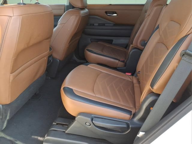 Used 2024 Nissan Pathfinder Platinum AWD/4WD image 12