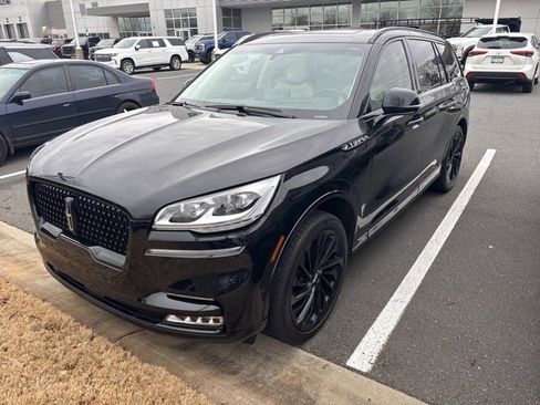 Used 2023 Lincoln Aviator Black Label w/ Jet Package image 2