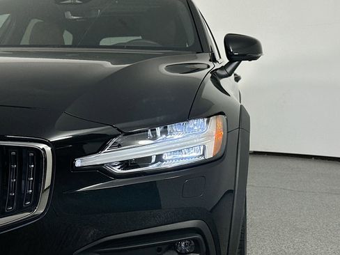 New 2026 Volvo V60 B5 Cross Country Plus w/ Protection Package Premier image 8