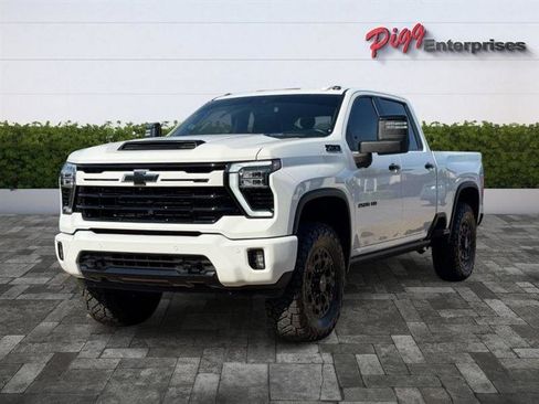 Used 2024 Chevrolet Silverado 2500 LTZ w/ LTZ Plus Package AWD/4WD image 4
