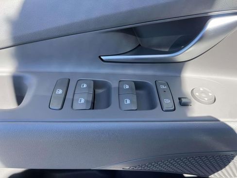 Certified 2025 Hyundai Elantra SEL FWD image 17