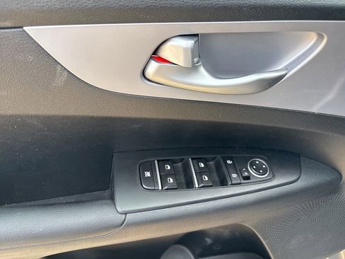 Used 2024 Kia Forte LXS w/ LXS Technology Package FWD image 11