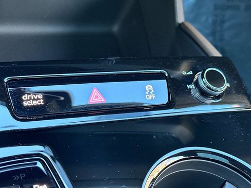 New 2025 Audi A6 e-tron Premium Plus image 19