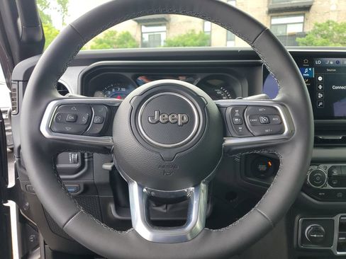 Certified 2025 Jeep Wrangler Unlimited Sahara w/ Safety Group AWD/4WD image 23