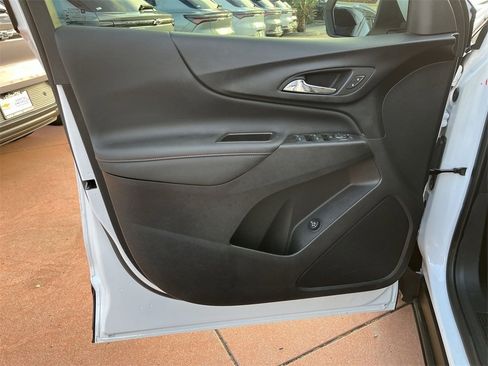 Used 2023 Chevrolet Equinox RS image 22