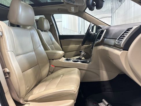 Used 2016 Jeep Grand Cherokee Limited w/ Luxury Group II AWD/4WD image 38