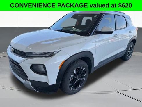 Used 2021 Chevrolet TrailBlazer LT w/ Convenience Package FWD image 2
