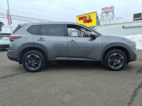 Certified 2025 Nissan Rogue SV image 2