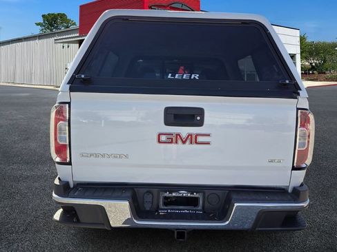 Used 2015 GMC Canyon SLT image 4