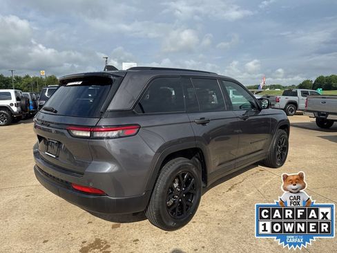 Certified 2024 Jeep Grand Cherokee Altitude AWD/4WD image 4