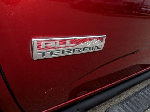 Used 2017 GMC Canyon SLE w/ All Terrain Package AWD/4WD image 11