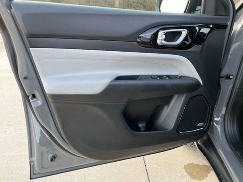 Used 2022 Jeep Compass Limited w/ Sun and Sound Group image 23