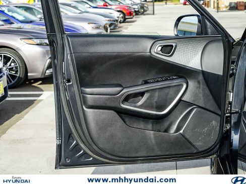 Used 2023 Kia Soul LX w/ Option Group 015 FWD image 21