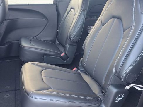 New 2026 Chrysler Pacifica Select image 17