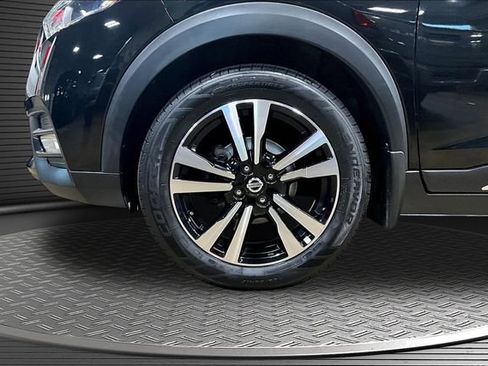 Used 2019 Nissan Kicks SR w/ Exterior Package FWD image 31