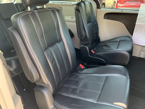 Used 2013 Chrysler Town & Country Touring FWD image 14