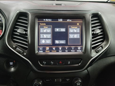Used 2019 Jeep Cherokee Trailhawk AWD/4WD image 21