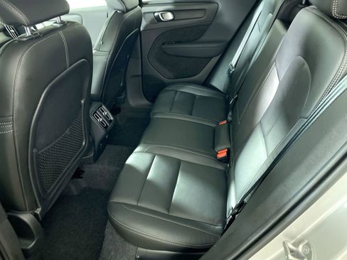 Used 2025 Volvo XC40 B5 Plus image 22