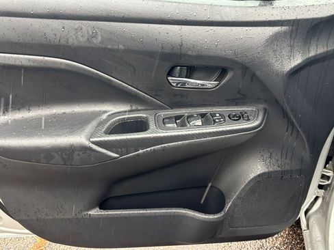 Used 2025 Nissan Versa SV FWD image 18