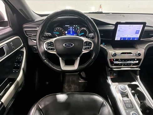 Used 2021 Ford Explorer XLT image 8
