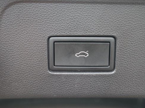 Used 2024 Volkswagen Atlas SEL Premium R-Line image 39